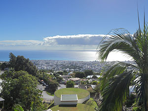 Vue de La Réunion avec un programme immobilier à côté de l'océan