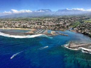 Vue aérienne de la baie à La Réunion