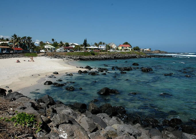 Villas neuves sur une petite plage, St Pierre, La Réunion